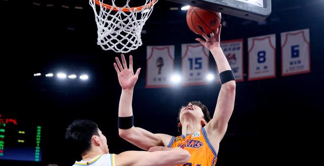 赛后欧篮联焦点战，北京首钢单刀错失，震撼外界，更衣室氛围转暖的简单介绍